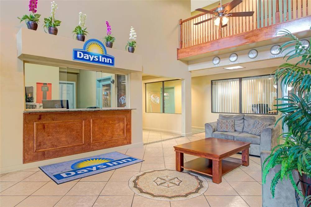 Days Inn By Wyndham Downtown St. Louis 5