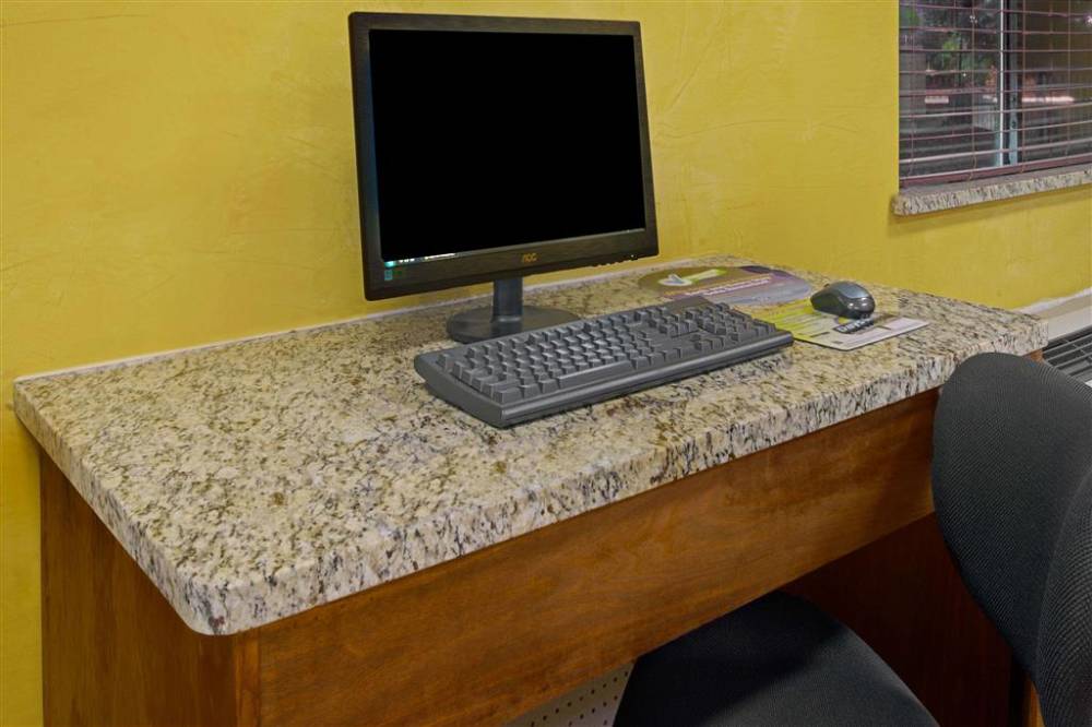 Days Inn By Wyndham East Albuquerque 5