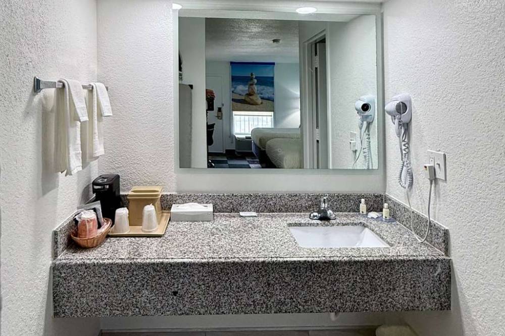 Days Inn By Wyndham Eglin Afb 2
