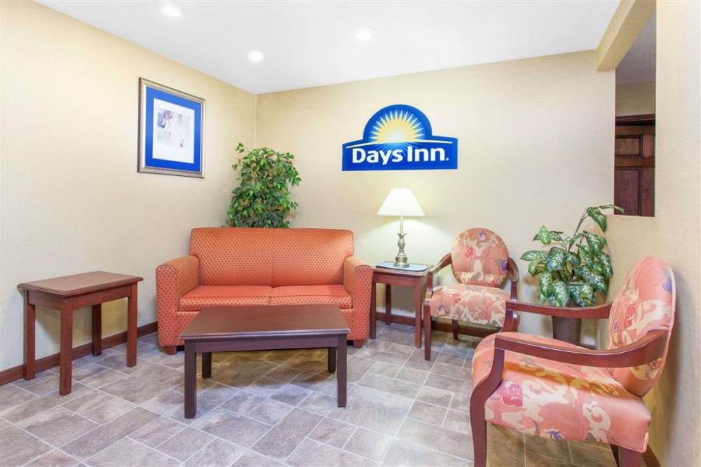Days Inn By Wyndham Maumee/toledo 2