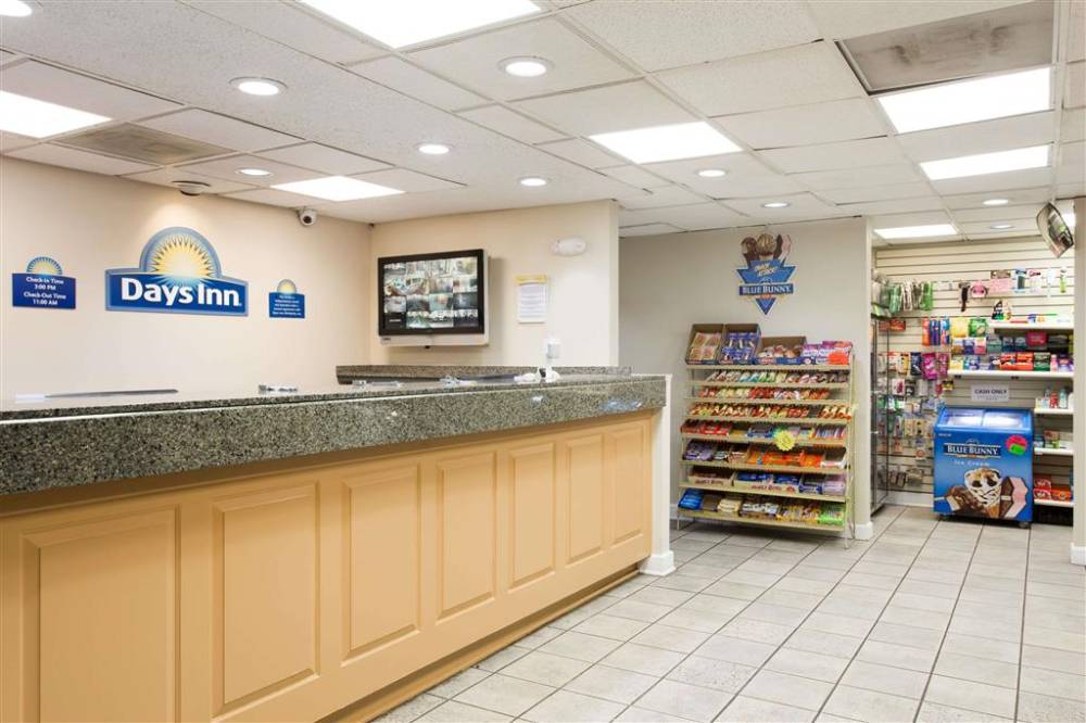 Days Inn By Wyndham Norfolk Airport 2