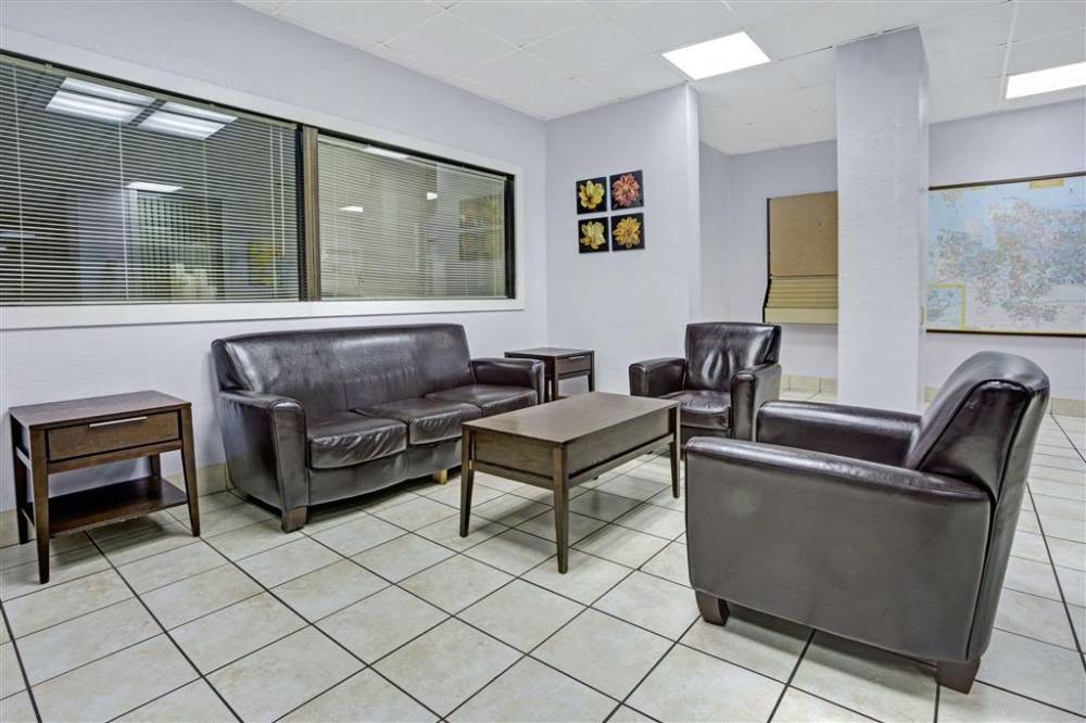 Days Inn By Wyndham Norfolk Military Circle 3
