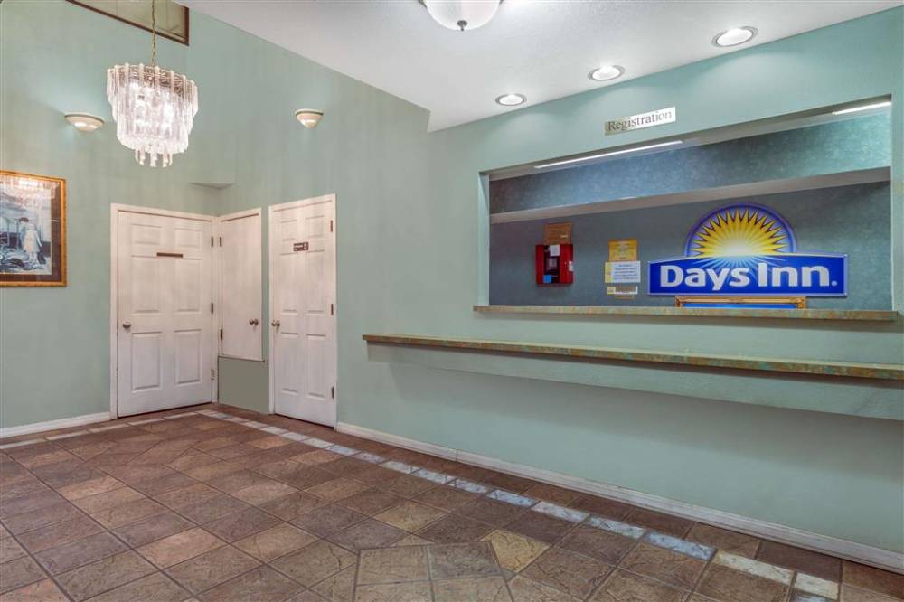Days Inn By Wyndham San Antonio 3