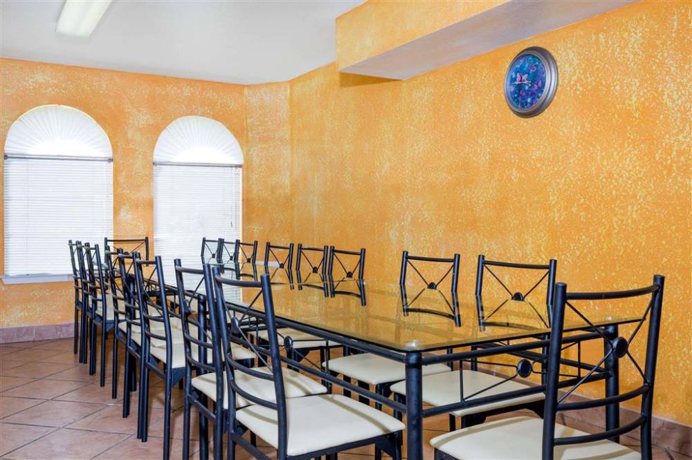 Days Inn By Wyndham San Antonio 2