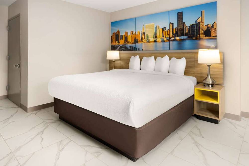 Days Inn By Wyndham Staten Island 8
