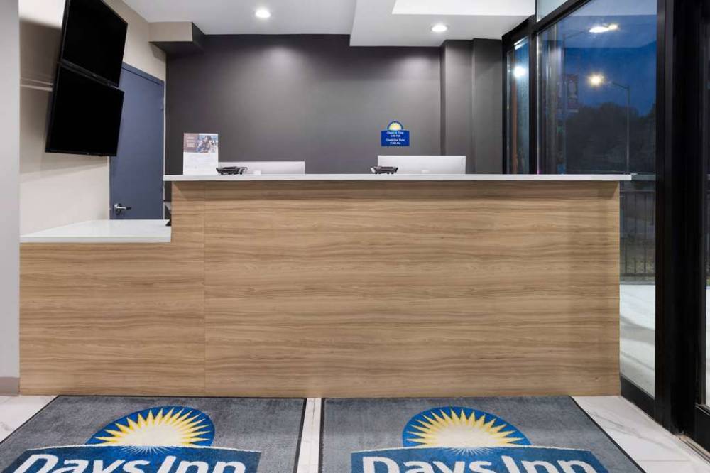 Days Inn By Wyndham Staten Island 5