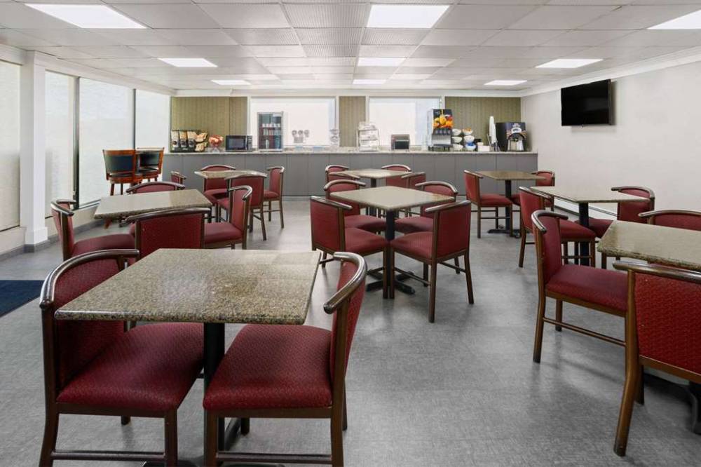 Days Inn By Wyndham Tonawanda/buffalo 7