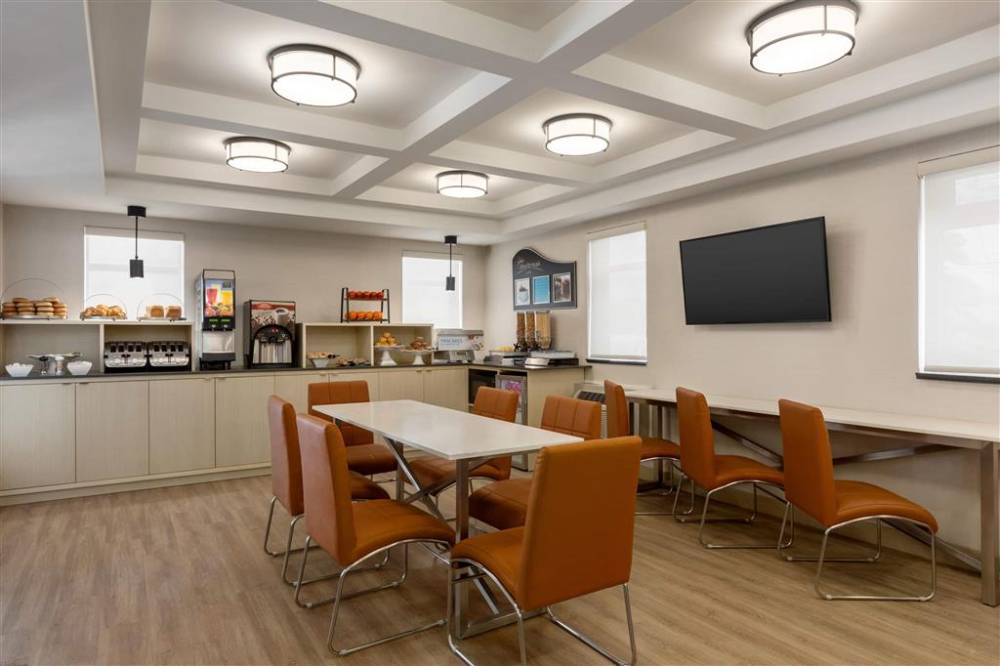 Days Inn By Wyndham Toronto West Mississauga 4