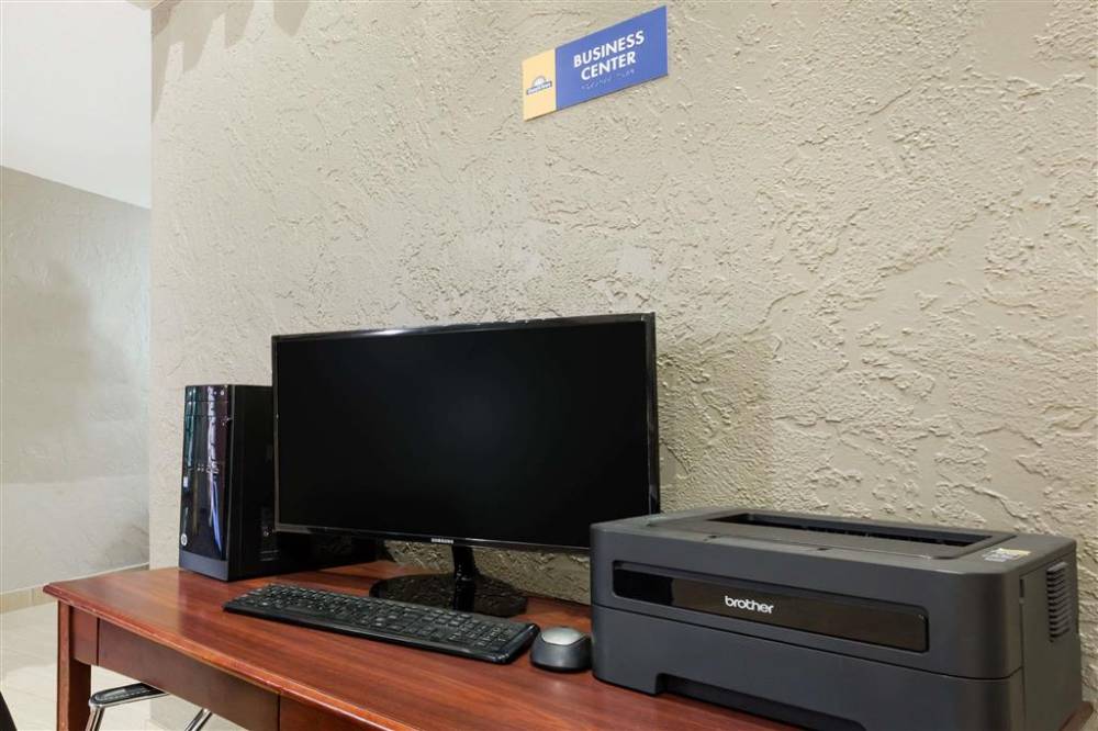 Days Inn By Wyndham West Des Moines 4