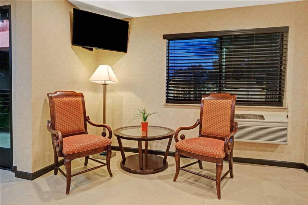 Days Inn By Wyndham Woodland 5