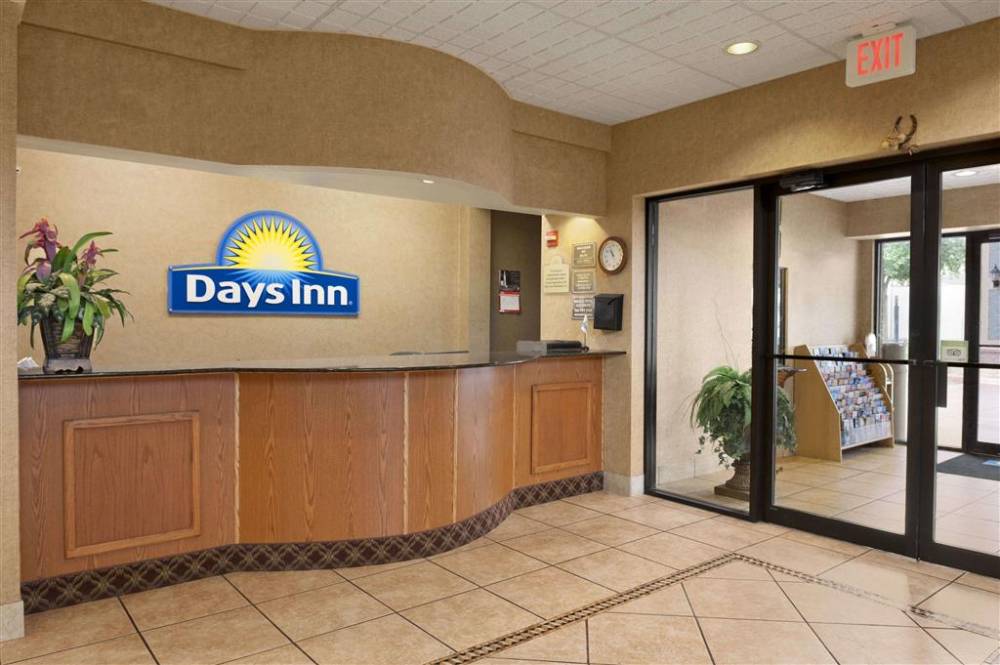 Days Inn Sat N/stone Oak 2