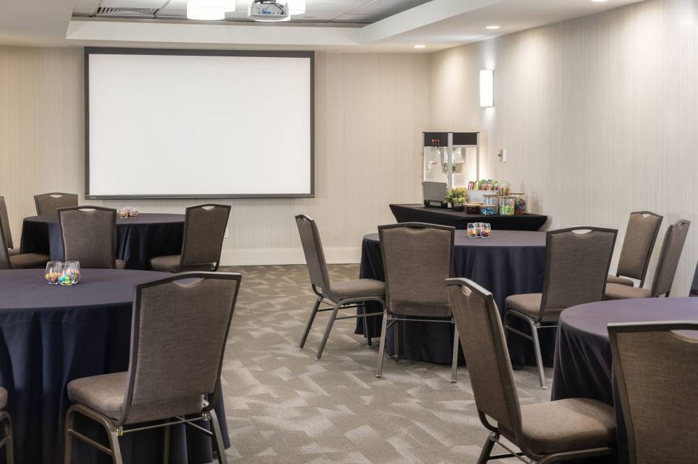 Delta Hotels By Marriott Calgary South 8