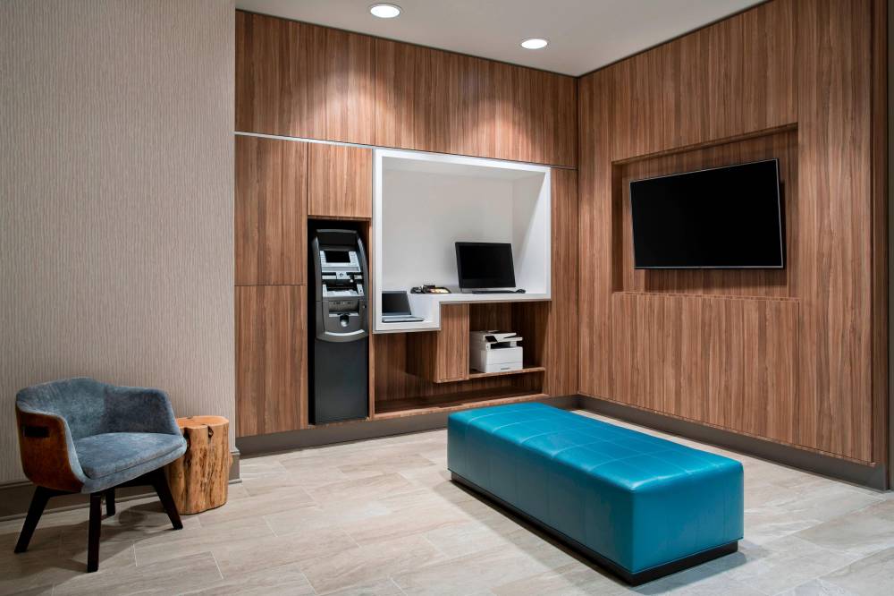 Delta Hotels By Marriott Richmond Downtown 2