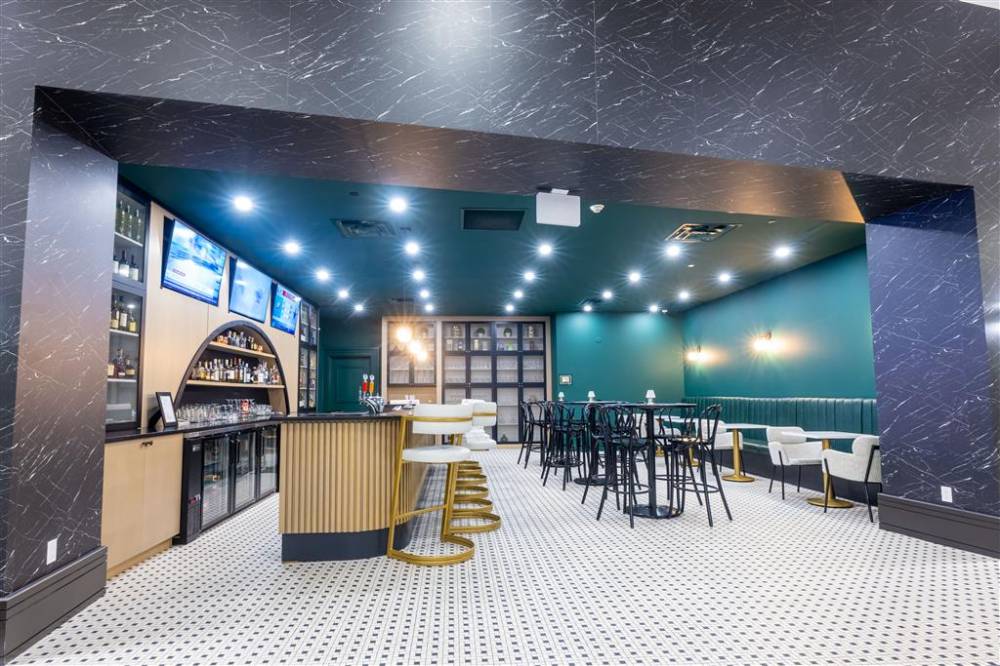 Doubletree By Hilton Calgary North 5