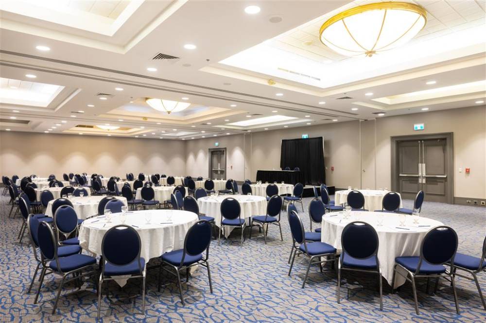 Doubletree By Hilton Calgary North 2