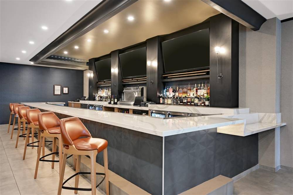 Doubletree By Hilton Denver International Airport 5