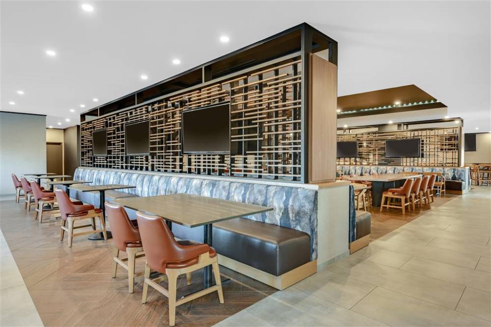 Doubletree By Hilton Denver International Airport 6