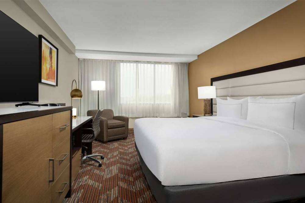 Doubletree By Hilton Greensboro Airport 7