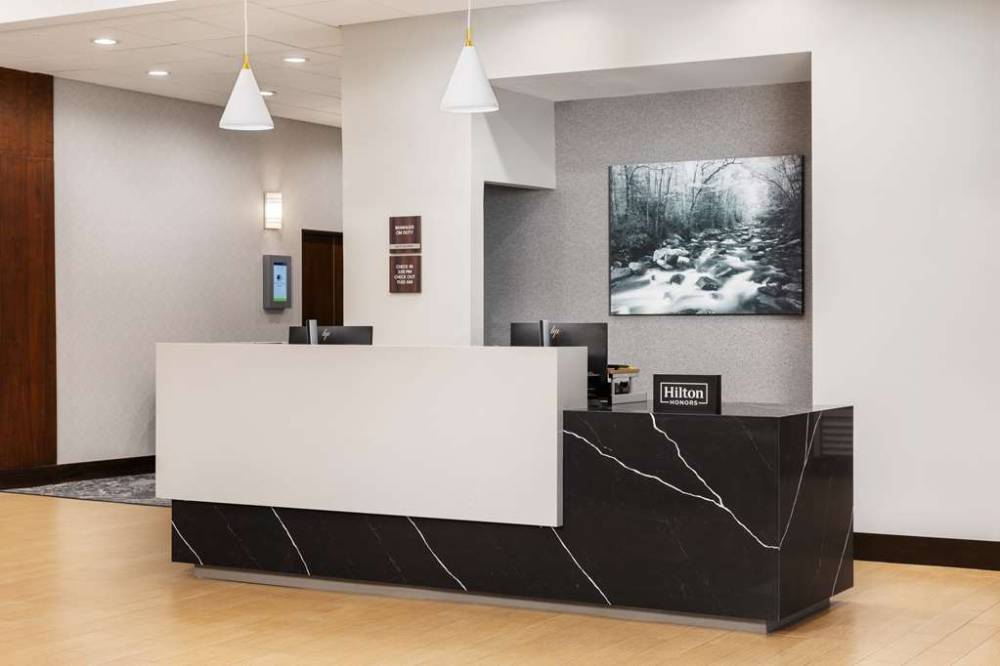 Doubletree By Hilton Greensboro Airport 4