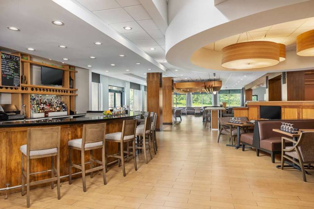 Doubletree By Hilton Greensboro Airport 5