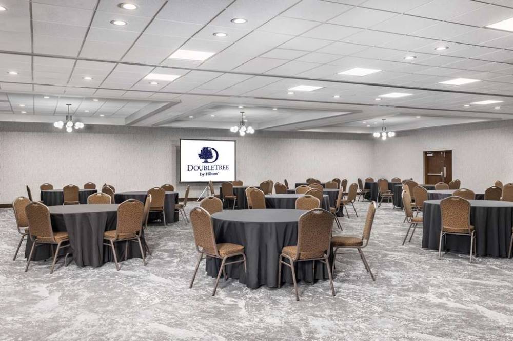 Doubletree By Hilton Greensboro Airport 2
