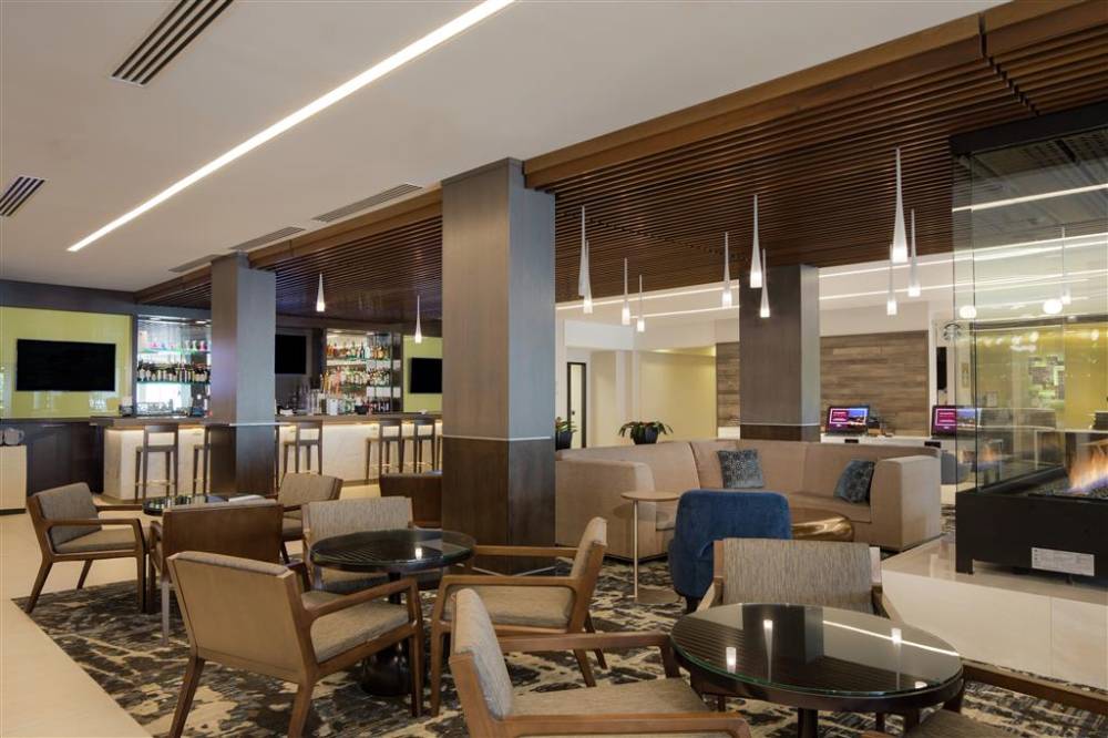 Doubletree By Hilton Hotel Syracuse 3