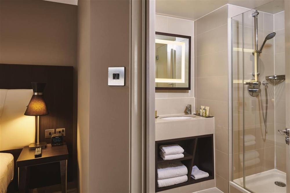 Doubletree By Hilton London - Ealing 7