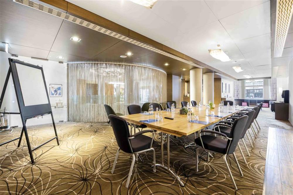 Doubletree By Hilton London Kensington 2