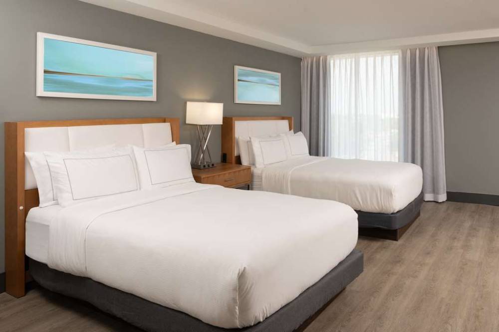 Doubletree By Hilton Miami North I-95 6