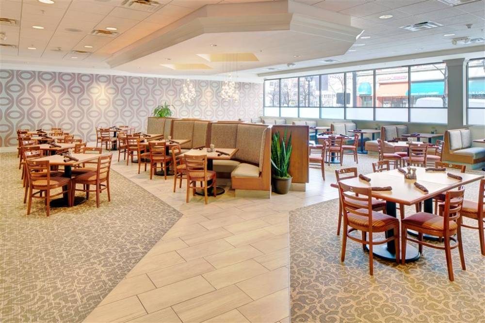 Doubletree By Hilton Milwaukee Downtown 7