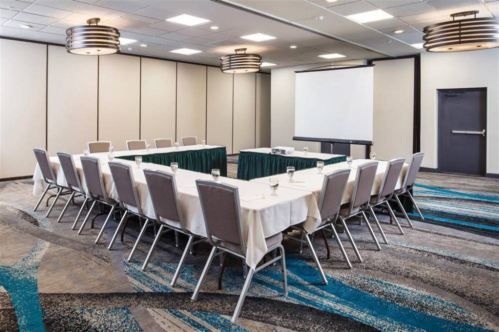 Doubletree By Hilton Neenah 2