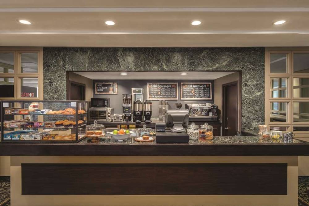 Doubletree By Hilton New York Laguardia Airport 4