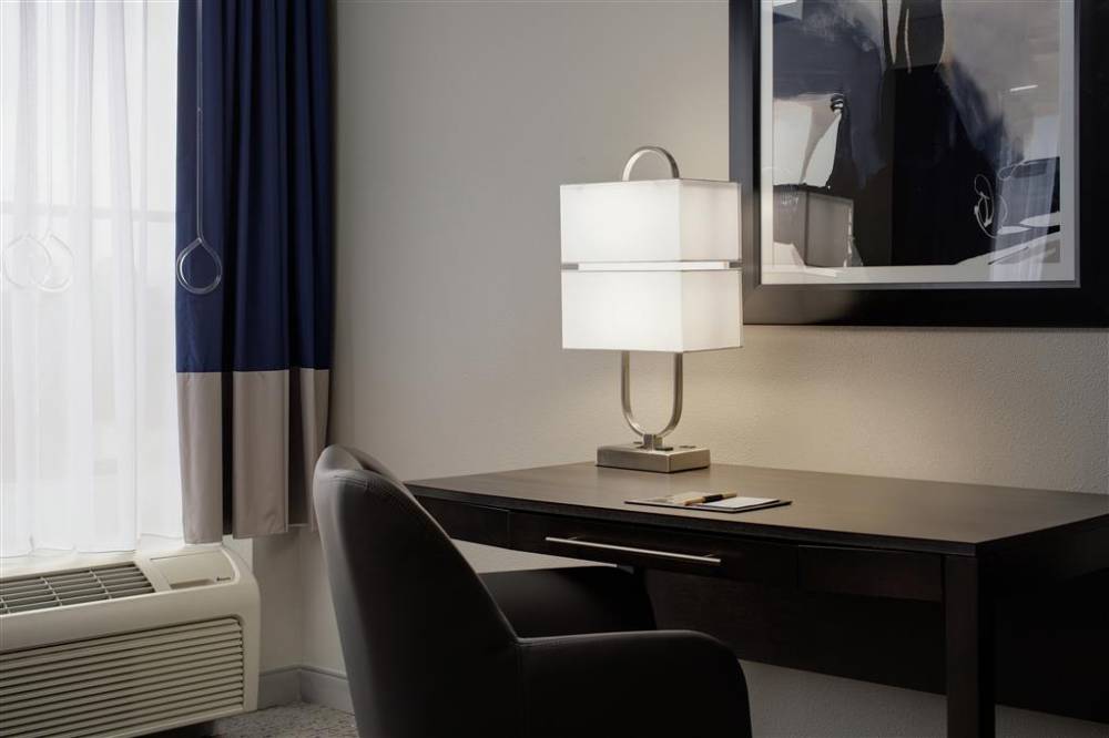 Doubletree By Hilton Richmond Airport 9
