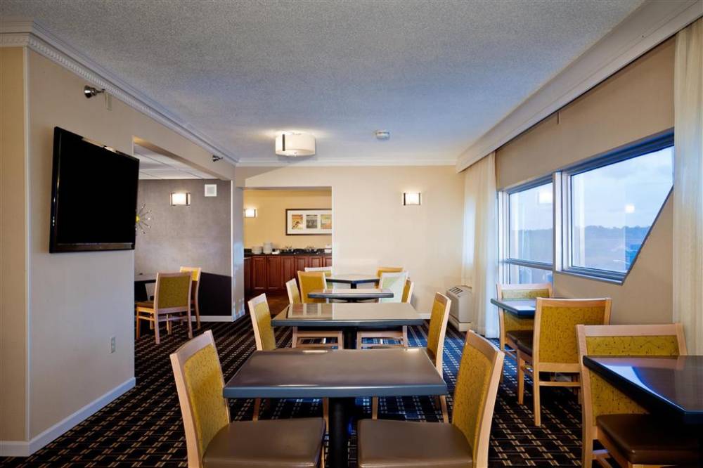Doubletree By Hilton South Bend 5