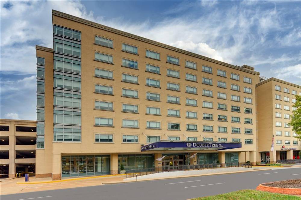 Doubletree By Hilton St. Louis Forest P 4