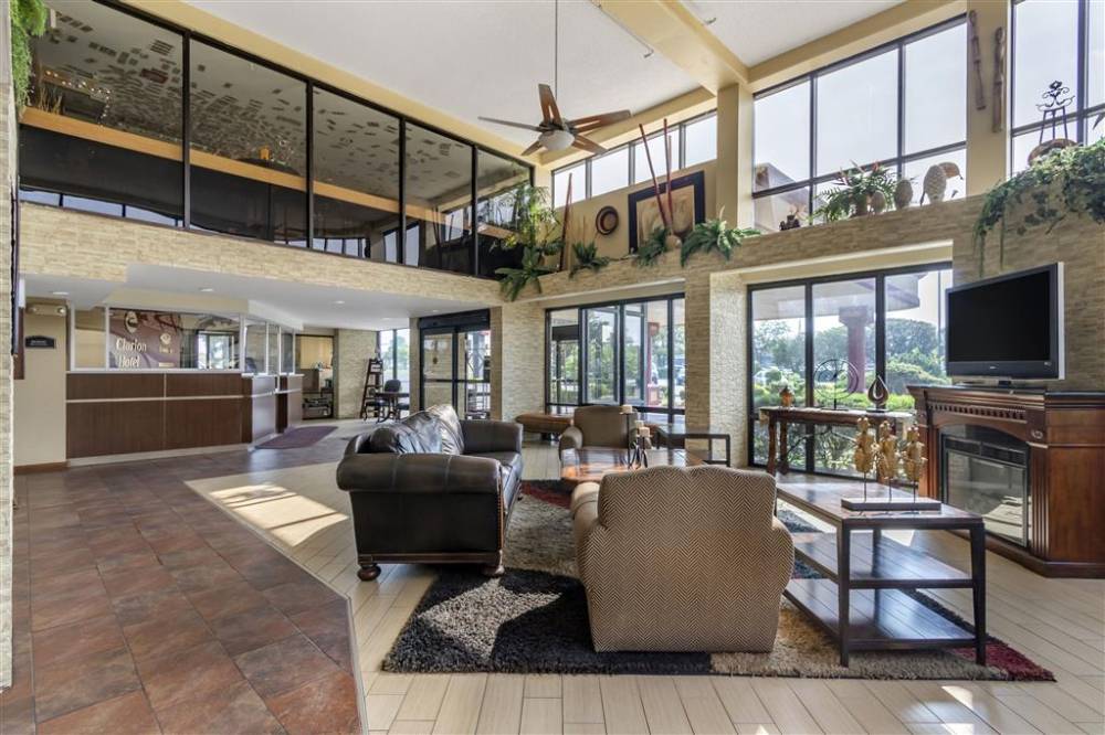 Econo Lodge Broken Arrow - Tulsa 7