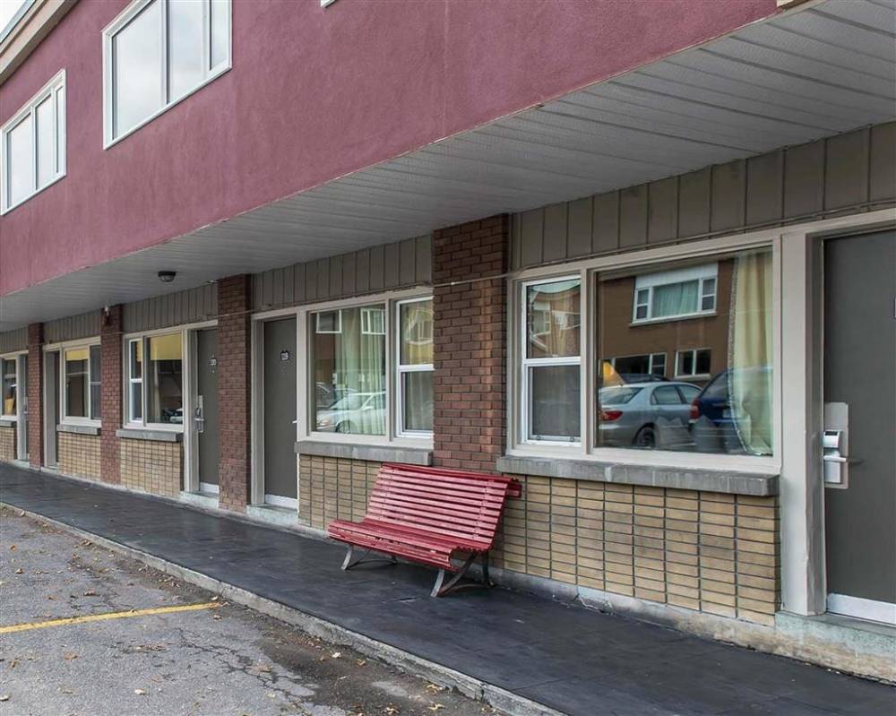 Econo Lodge Downtown 3