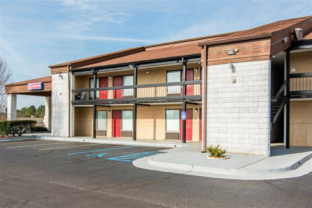 Econo Lodge 2