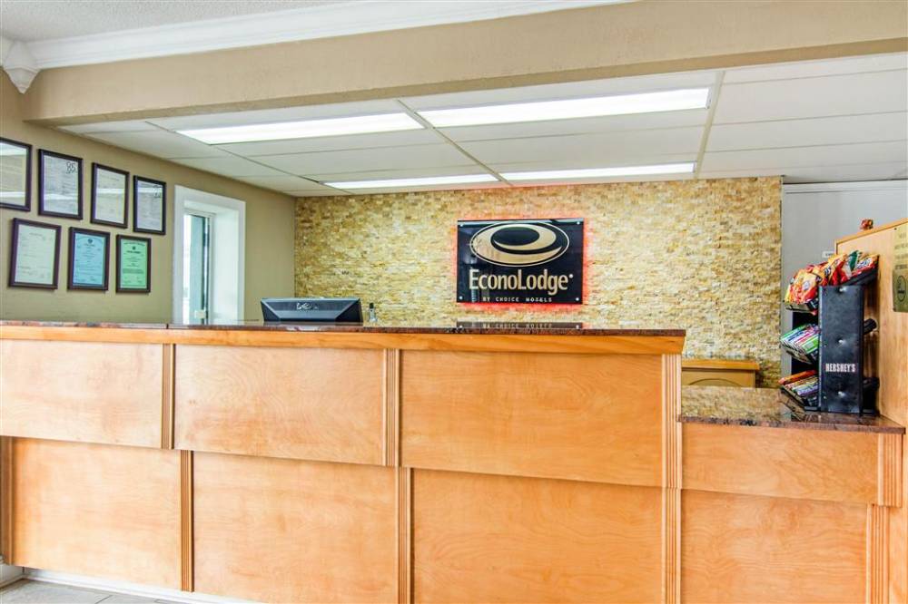 Econo Lodge 4