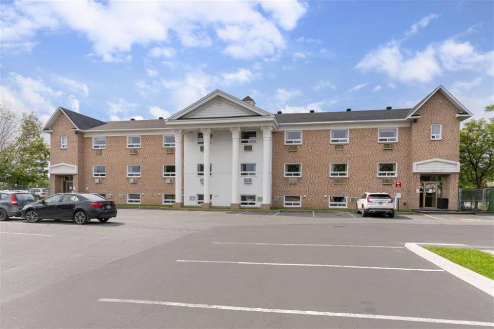 Econo Lodge 2