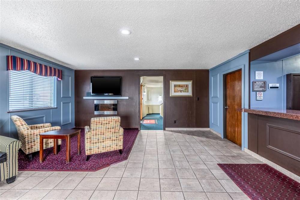Econo Lodge Inn And Suites Auburn 4