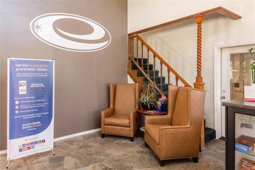 Econo Lodge Inn And Suites Heavenly Vill 3