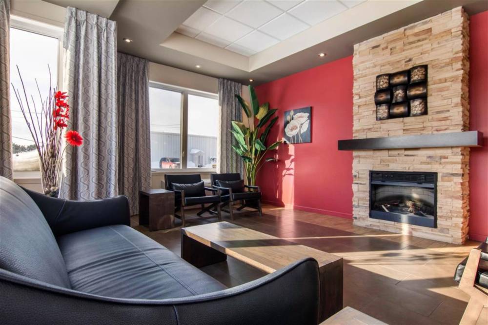 Econo Lodge Inn And Suites St. Apollinai 4