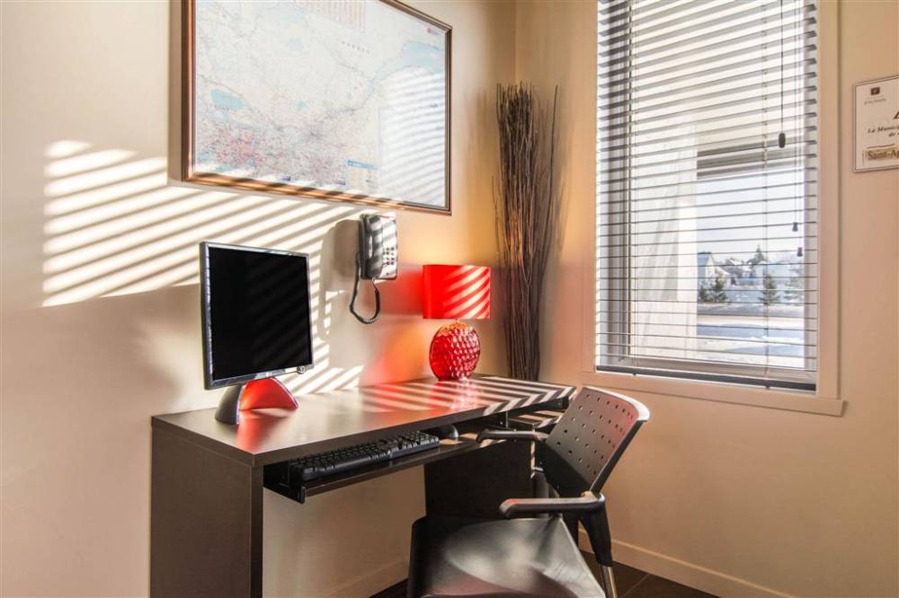 Econo Lodge Inn And Suites St. Apollinai 5