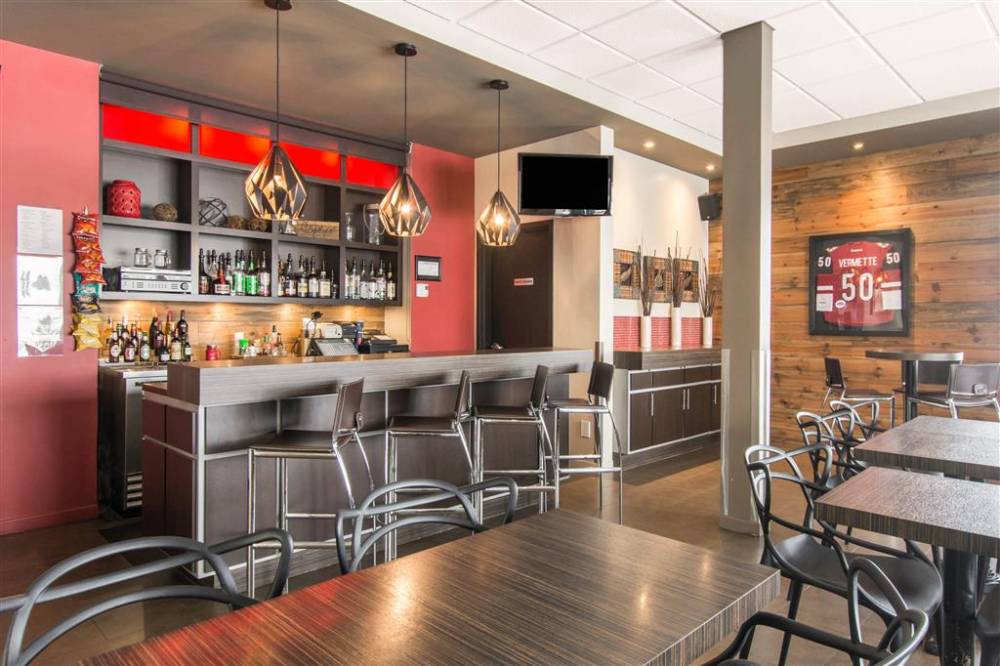 Econo Lodge Inn And Suites St. Apollinai 6