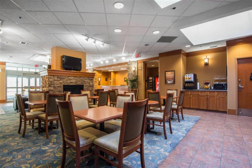 Econo Lodge Inn And Suites University 4