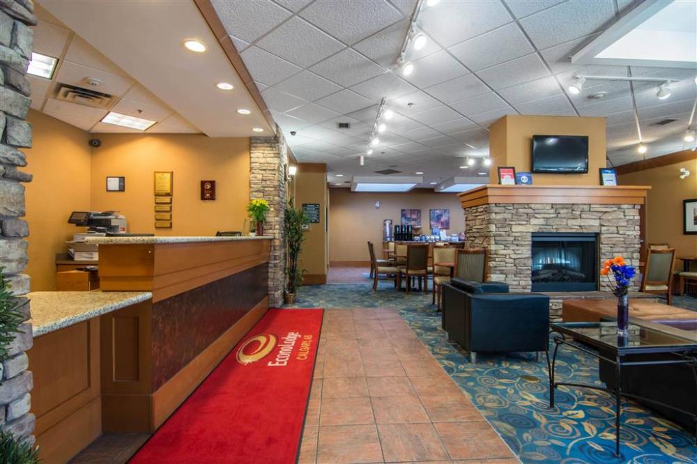 Econo Lodge Inn And Suites University 2