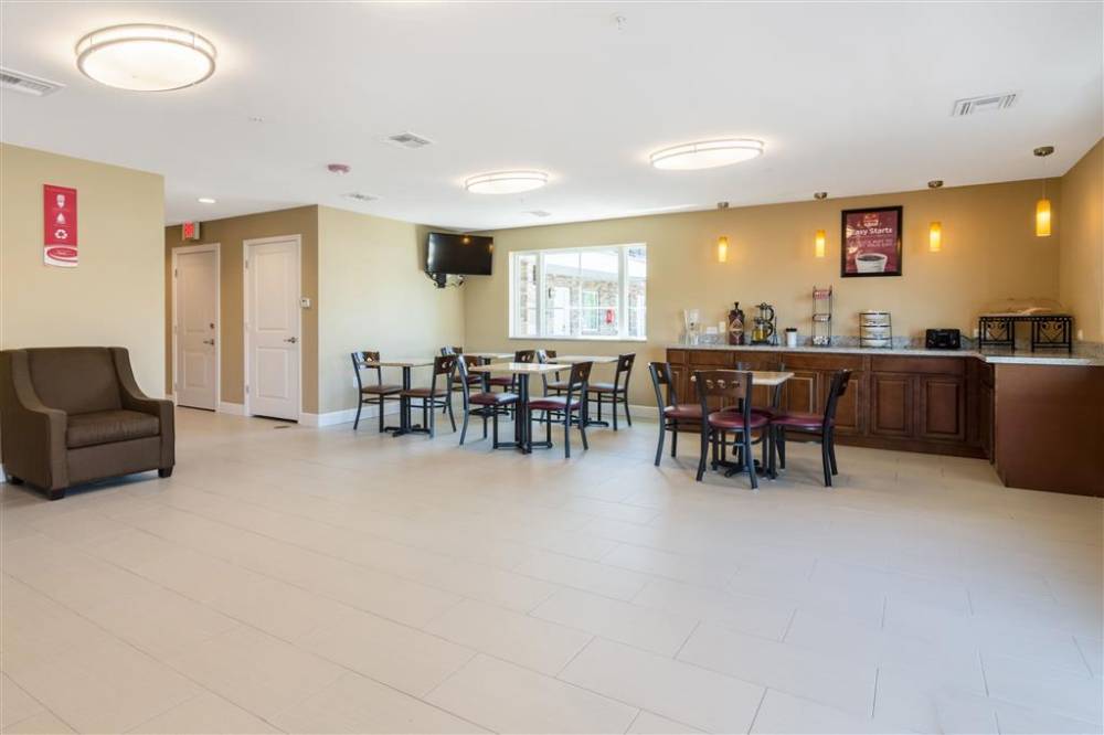 Econo Lodge Inn & Suites North Little Rock Near Riverfront 5