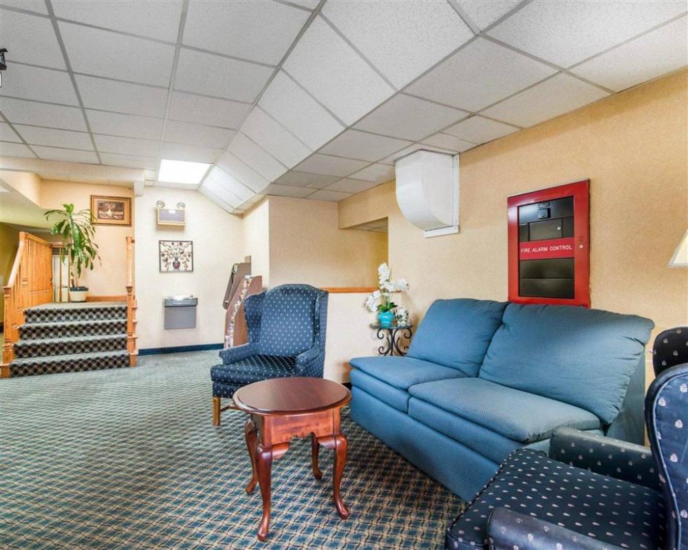 Econo Lodge Manchester 4