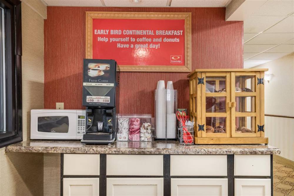 Econo Lodge Milwaukee Airport 6